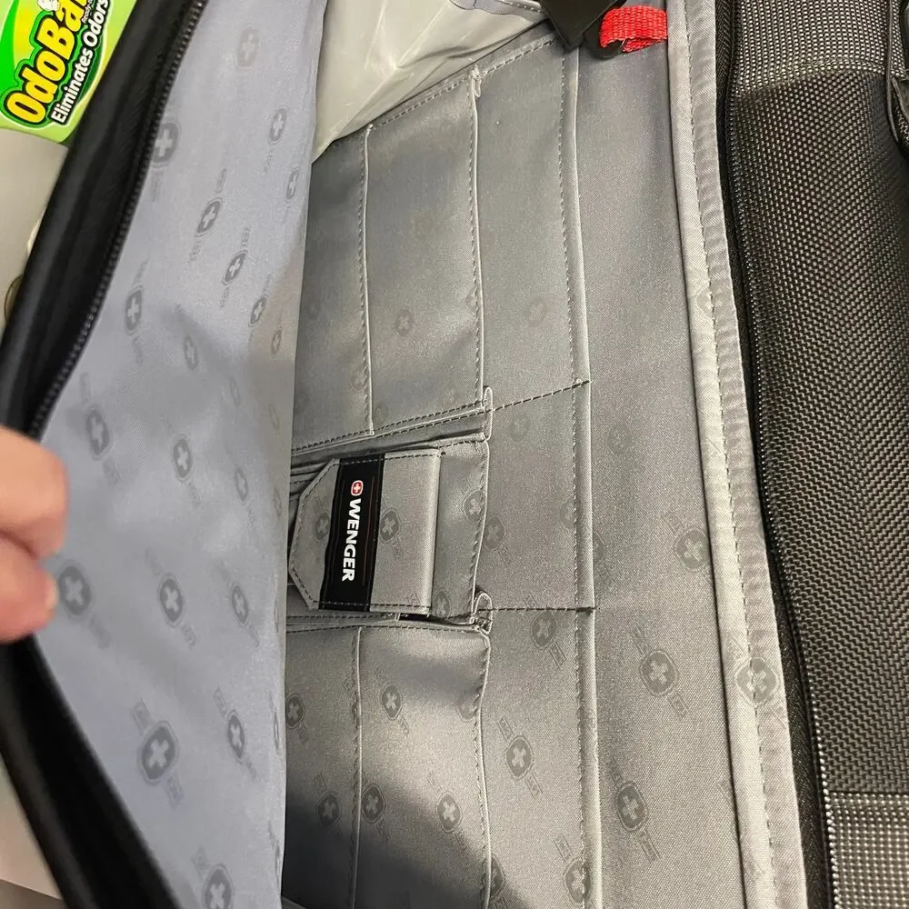 NWT Wenger SwissGear The ELANTRA Laptop Messenger Bag 13